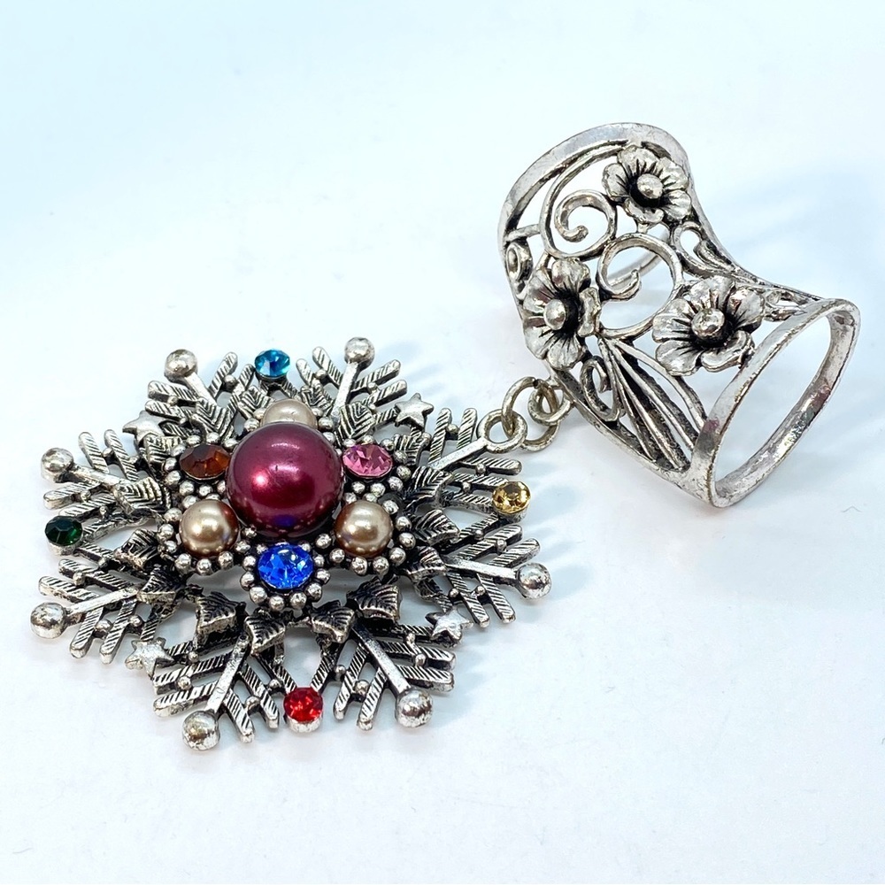 Vintage Gianni Bini GB Snowflake Rhinestone Silver Scarf Pendant